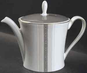 【送料無料】キッチン用品・食器・調理器具・陶器　ウェッウッドプラザティーポットWedgwood PLAZA Tea Pot 4301087
