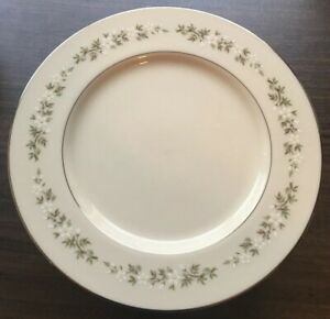 【送料無料】キッチン用品・食器・調理器具・陶器　レノックスブルックデールセットディナープレート。優れた状態。Lenox Brookdale Set Of 8 Dinner Plates. Excellent Condition.