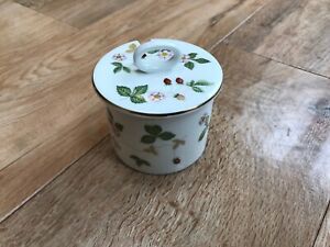【送料無料】キッチン用品・食器・調理器具・陶器　ウェジウッドワイルドストロベリージャムポットアンドリッドWedgwood Wild Strawberry Jam Pot And Lid｜hokushin