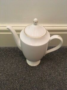 【送料無料】キッチン用品・食器・調理器具・陶器　ウェジウッドシグネットゴールドコーヒーポットメイドインイングランドWedgwood Signet Gold Coffee Pot - Made in England 16,086円