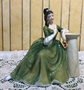 【送料無料】キッチン用品・食器・調理器具・陶器　ロイヤル・ドゥルトン・レディフィギュアシークレット・思考モデルパーフェクトROYAL DOULTON LADY FIGURE SECRET THOUGHTS MODEL No. HN 2382 PERFECT