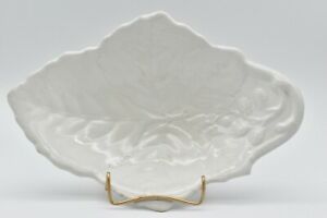 【送料無料】キッチン用品・食器・調理器具・陶器 ホワイトアイアンストーンレリッシュディッシュ、ブラックベリーパターンベイカーWhite Ironstone Relish Dish, BLACKBERRY Pattern By W. Baker & Co. 1862|hokushin