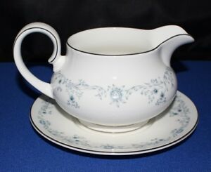 【送料無料】キッチン用品・食器・調理器具・陶器　Royal Doulton Angelique Gravy Boat with Underplate English Bone Fine China H4997画像