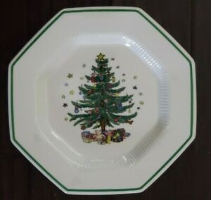 【送料無料】キッチン用品・食器・調理器具・陶器　新日光クリスマスタイムセットディナープレートNEW NIKKO CHRISTMAS TIME SET OF 4 DINNER PLATES