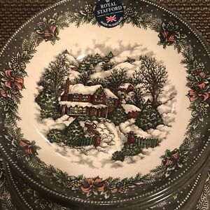 【送料無料】キッチン用品・食器・調理器具・陶器　ロイヤルスタッフォードクリスマスツリースノービレッジコテージディナーウェアセット新Royal Stafford Christmas Tree Snow Village Cottage Dinnerware Set 8 ~New ~