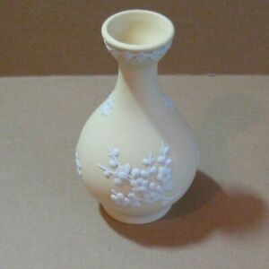 【貨物輸送無料】御厨子所備品・食器・膳立て物の具・瀬戸もの ウェッウッドジャスパーウェアイエローバッド花立てWedgwood Jasperware Yellow Bud Vase