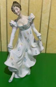 【貨物輸送無料】御厨子所備品・食器・膳立て物の具・瀬戸もの ロイヤル・ドゥルトン・レディ・ドール・メヌエットモデルホワイトフローラルドレスパーフェクトROYAL DOULTON LADY DOLL MINUET MODEL No. HN 2019 WHITE FLORAL DRESS PERFECT