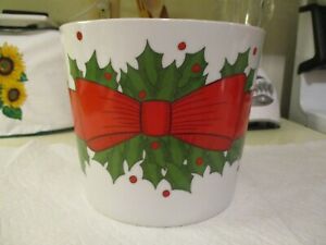 【送料無料】キッチン用品・食器・調理器具・陶器　ヴィンテージクリスマスセラミックフィッツフロイドホリーリースアイスバケツキャッシュポットVintage 1977 Christmas Ceramic Fitz & Floyd Holly Wreath Ice Bucket/Cachep