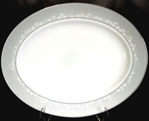 【送料無料】キッチン用品・食器・調理器具・陶器　レノックスベリーナプラチナオーバルサービングプラッター大は新しかったですLenox BELLINA Platinum Oval Serving Platter 16 Large Was $343 New｜hokushin
