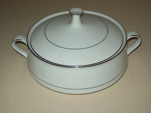 【送料無料】キッチン用品・食器・調理器具・陶器　ノリタケタホカバードベジタブルボウル蓋白プラチナNoritake TAHOE Covered Vegetable Serving Dish Bowl Lid White Platinum｜hokushin