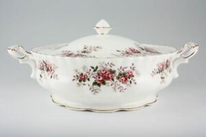 【送料無料】キッチン用品・食器・調理器具・陶器　ロイヤルアルバートラベンダーローズ野菜チューリーンと蓋付きRoyal Albert - Lavender Rose - Vegetable Tureen with Lid - 124788G