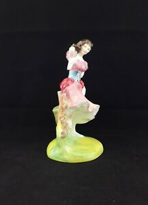 【送料無料】キッチン用品・食器・調理器具・陶器　ロイヤル・ドルトンフィギュアサマーRoyal Doulton Figurine Summer HN2086
