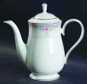 【送料無料】キッチン用品・食器・調理器具・陶器　レノックスエミリーコーヒーポットLenox EMILY Coffee Pot 302894