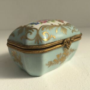 【送料無料】キッチン用品・食器・調理器具・陶器　フランスの磁器鍋、ヒンジ付き蓋付き。FRENCH 19THC PORCELAIN POT WITH HINGED LID.｜hokushin