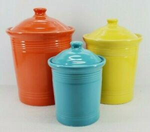 【送料無料】キッチン用品・食器・調理器具・陶器　セット大小キャニスタークロックリッドケシ水仙ターコイズ新set 3 FIESTA large medium small CANISTER CROCK LID poppy daffodil turquoise NEW