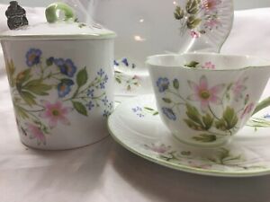 【送料無料】キッチン用品・食器・調理器具・陶器　シェリーワイルドアネモネグリーントリムカップ、ソーサー、プレートプラスカバージャム皿SHELLEY WILD ANEMONE GREEN TRIM CUP, SAUCER, PLATE PLUS COVERED JAM DISH #13977｜hokushin