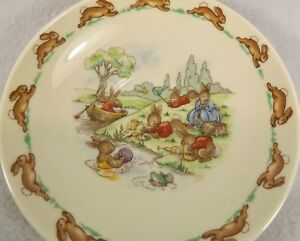 【送料無料】キッチン用品・食器・調理器具・陶器　ロイヤル・ドートン・バニーキンスカジノシェイプフラットカップソーサー「川で遊ぶ」Vtg Royal Doulton Bunnykins Casino Shape Flat Cup Saucer Playing At The River