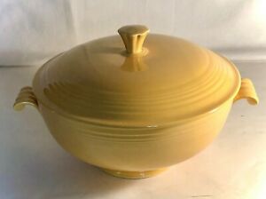 【送料無料】キッチン用品・食器・調理器具・陶器　ヴィンテージホーマーラフリンイエローフィエスタカバーキャセロールふた付きVintage Homer Laughlin Yellow Fiesta Covered Casserole With Lid｜hokushin