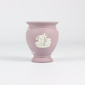 【送料無料】キッチン用品・食器・調理器具・陶器　ウェドウッドジャスパーウェアライラック花瓶インチWedgwood Jasper Ware Lilac Vase 4 Inches 29,235円
