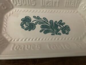 【送料無料】キッチン用品・食器・調理器具・陶器　プファルツグラフ・ヨークタウン・ブレッド・サービング・ディッシュ「ジョイス・ハートはローブの味を良くする」Pfaltzgraff YORKTOWNE Bread Serving Dish 'Joyous Heart Makes Loaves T画像