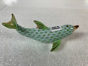 【送料無料】キッチン用品・食器・調理器具・陶器 ヘレン遊び心のあるイルカフィギュアライムフィッシュネットHerend Playful Dolphin Figurine Lime Fishnet 5671