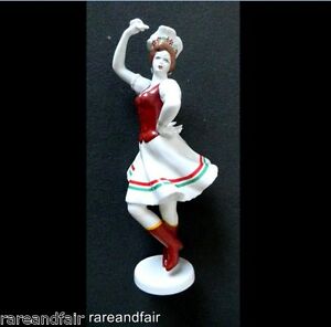 【送料無料】キッチン用品・食器・調理器具・陶器　ホロハザハンガリー手は踊る女の子の背の高いフィギュアを描きました。Hollohaza Hungary hand painted tall figurine of dancing girl.