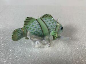 【送料無料】キッチン用品・食器・調理器具・陶器コーラルリーフのヘレンドカクレクマノカミのフィギュアライムフィッシュネットHerendClownfishinCoralReefFigurineLimeFishnet5917