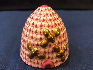 【送料無料】キッチン用品・食器・調理器具・陶器　ヘレンドフィギュアビーハイブピンクラズベリーフィッシュネットHerend Figurine - Beehive - Pink / Raspberry Fishnet｜hokushin