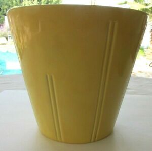 【送料無料】キッチン用品・食器・調理器具・陶器　バウアーアールデコイエロー花瓶BAUER ART DECO YELLOW VASE 8 1/2 x 9 1/2