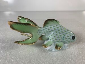 【貨物輸送無料】勝手もと属具・食器・煮炊き物の具・瀬戸もの ヘレンドファンテール金魚フィギュアライムフィッシュネットHerend Fantail Goldfish Figurine Lime Fishnet 5916 食器・カトラリー・グラス-マグカップ・コップ