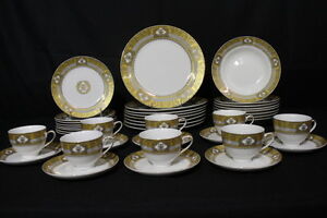 【貨物輸送無料】勝手もと属具・食器・煮炊き物の具・瀬戸もの 目あたらしいハイゲートマナーゴールドトリムグリフィン瀬戸もの中国NEW 40pc Highgate Manor GOLD Trim URN GRIFFIN Porcelain China, Svc for 8 (158) 食器・カトラリー・グラス-マグカップ・コップ