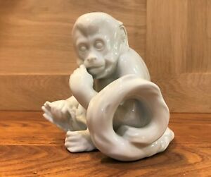 【貨物輸送無料】御厨子所装具・食器・膳だて物の具・瀬戸もの アウガルテン・ウィーン・ブラン・ド・シンクオリティカプチン・モンキーサイン入り口・入口ロバート・ウルマンAugarten Wien Blanc de Chine 1st quality Capuchin Monkey - Signed Robert U