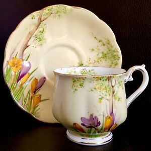 【貨物輸送無料】御厨子所備品・食器・膳立て物の具・瀬戸もの アンティークロイヤルアルバートクロッカス書きとどめるデザインボーンチャイナカップソーサーAntique (1931) Royal Albert “Crocus” Registered Design Bone China Cup \u0026amp; Saucer