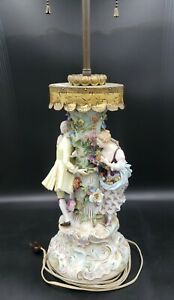 【送料無料】キッチン用品・食器・調理器具・陶器　サイン入りマイセン覗きカップル花とオリジナルフィニアルは必見Signed Meissen Peeking Couple w/ Flowers & Original Finial MUST SEE