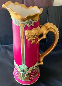 【送料無料】キッチン用品・食器・調理器具・陶器　珍しいリモージュハンド塗装タンカードピンクゴールドグレープドラゴンハンドルRARE J.P.L LIMOGES HAND PAINTED 15 in TANKARD PINK GOLD GRAPES DRAGON HANDLE｜hokushin
