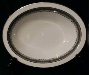 【送料無料】キッチン用品・食器・調理器具・陶器　ロイヤル・ドゥルトン・ブレーマー・オーバル・ベジタブル・サービング・ボウル、シルバーリム・ホワイト・グラウンド・チャイナRoyal Doulton Braemar Oval Vegetable Serving Bowl, Silver Rim