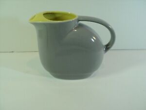 【送料無料】キッチン用品・食器・調理器具・陶器　ヴィンテージ冷蔵庫水ピッチャー、グレーとイエロー。のためのホールによって作られる。Vintage G.E Refrigerator Water Pitcher, Grey and Yellow. Made by Hall for G.E. 13,476円
