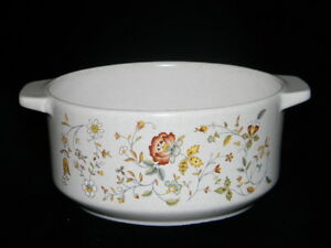 【送料無料】キッチン用品・食器・調理器具・陶器　レノックスメリメントインチラウンドオープンキャセロールテンパーウェアLenox Merriment 6 3/4 Inch Round Open Casserole- Temper-Ware
