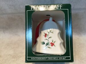 【送料無料】キッチン用品・食器・調理器具・陶器 ウィンターベリークリスマスツリーベルホリデーオーナメントPFALTZGRAFF WINTERBERRY 1993 CHRISTMAS TREE 3 BELL HOLIDAY ORNAMENT|hokushin