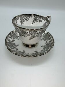 【貨物輸送無料】御厨子所備品・食器・膳立て物の具・瀬戸もの ヴィンテージロイヤルアルバートシルベホワイトチャイナパターンフットティーカップソーサーイングランドVintage Royal Albert silve \u0026amp; White China Pattern Footed Tea Cup \u0026amp;