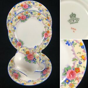 【送料無料】キッチン用品・食器・調理器具・陶器　ヴィンテージ・エイズリー・ボーン・チャイナディッシー・ローズ・フローラルティー・トリオプレートVintage Aynsley Bone China B944 Ditsy Rose Floral Tea Trio + Plate - VGC -