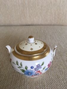 【送料無料】キッチン用品・食器・調理器具・陶器　レアウェッグウッドグレース蓋付きシュガーボウル新しいRare Wedgwood Grace Lidded Sugar Bowl - New