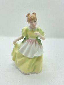【送料無料】キッチン用品・食器・調理器具・陶器　ロイヤル・ドルトンヤングメロディラブリーチャイルドフィギュアギフトアイデア??Royal Doulton “Young Melody” Lovely Child Figurine HN3654 1994 **Gift Idea ??**