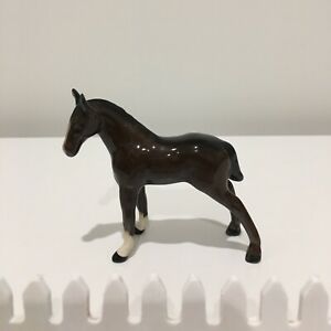 【送料無料】キッチン用品・食器・調理器具・陶器　ロイヤル・ドルトンベズウィックサラブレッド・フォール・スモールブラウン・グロスモデルRoyal Doulton / Beswick Thoroughbred Foal Small ? Brown Gloss - Model No. 1816