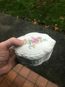 【貨物輸送無料】勝手もと装置・食器・膳立て物の具・瀬戸もの ヴィンテージロイヤルアルバートモスローズ中国蓋付き添い人佩び物ボックス席ポットVintage Royal Albert Moss Rose China Lidded Trinket Box / Pot