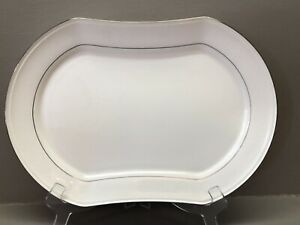 【送料無料】キッチン用品・食器・調理器具・陶器　ミカサロシェル盛り上がり大皿骨中国優れた状態Mikasa Rochelle 16.5” Serving Platter A4-172 Bone China In Excellent Condition
