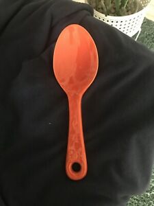 New限定品 送料無料 キッチン用品 食器 調理器具 陶器 ヴィンテージフィエスタキッチンクラフトレッドサービングスプーン約インチの長さvintage Fiesta Kitchen Kraft Red Serving Spoon Approx 10 Inches Long 輝く高品質な Expert Advice Org
