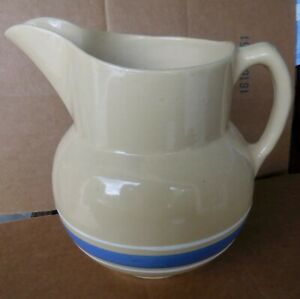 【送料無料】キッチン用品・食器・調理器具・陶器　ワットによる白青のストライプの大きな黄色のウェアピッチャーLarge Yellow Ware Pitcher with White/Blue Stripes By Watt