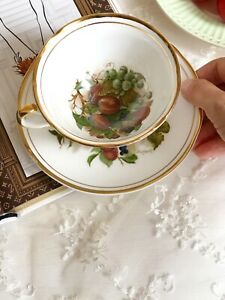 【送料無料】キッチン用品・食器・調理器具・陶器　秋の果実と葉のレアスタイリッシュなフェントンティーカップ、ホワイトゴールドイングランドRARE Stylish FENTON Teacup with Autumn fruit and leaves, White & Gold Engla