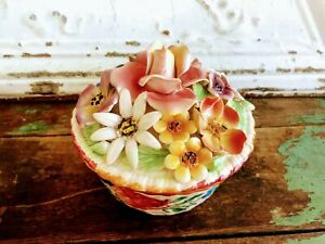 【送料無料】キッチン用品・食器・調理器具・陶器　ヴィンテージカポディモンテ磁器イタリア花装身具ドレッサーボックスVintage CAPODIMONTE Porcelain Italy Flower trinket dresser box
